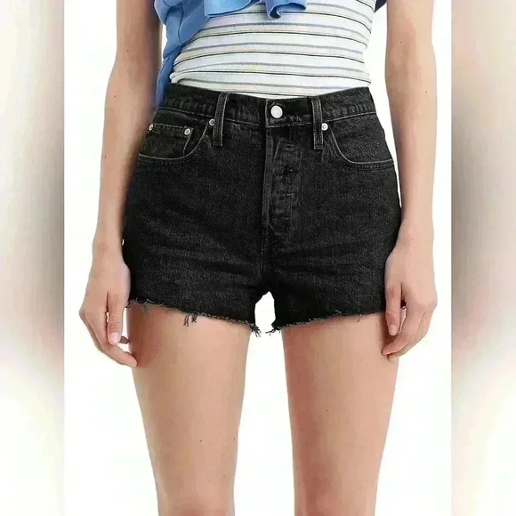 LEVI'S 501 women black short In great used condition Size tag has  been Cut - Picture 1 of 12
